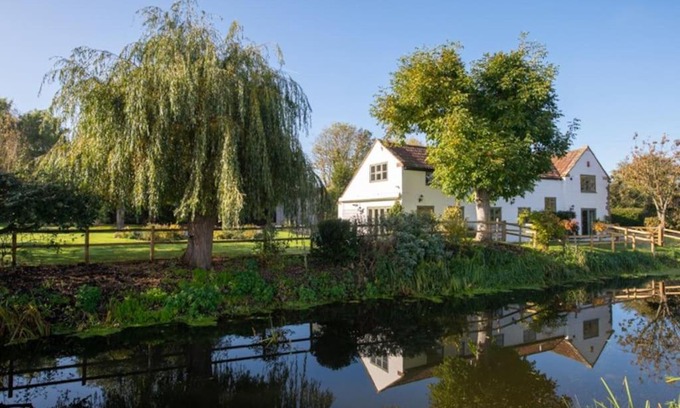 Langport House | Serene Riverside Cottage in Somerset - 4 Star Retreat