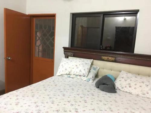 Karachi House | Peaceful Room in a Secure Home