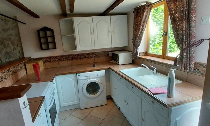 Esclauzels Cottage | Tranquil Stone Cottage Retreat Near St. Cirq Lapopie