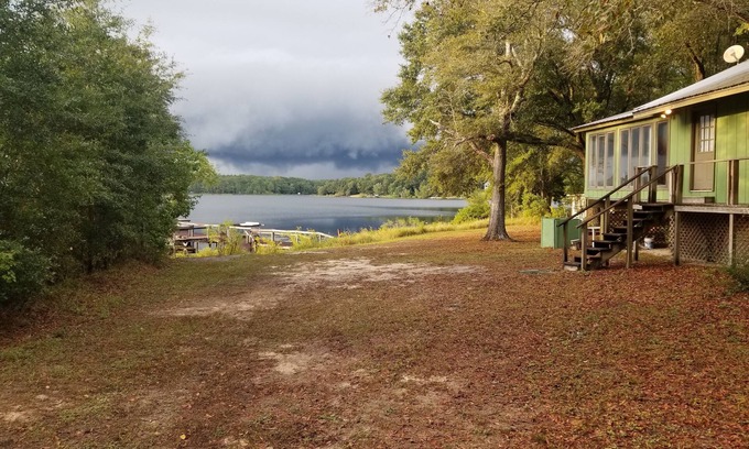 De Funiak Springs Cabin | Tranquil Lakefront Retreat with Spa & Breakfast Included