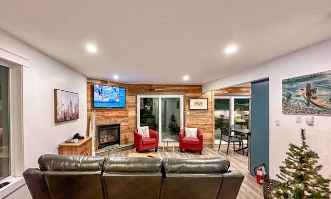 Collingwood House | Pet-Friendly Oceanfront Retreat at 163B Vacation Inn Drive