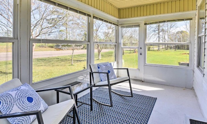 Enterprise House | Tranquil Southern Countryside Retreat with Family-Friendly Porches
