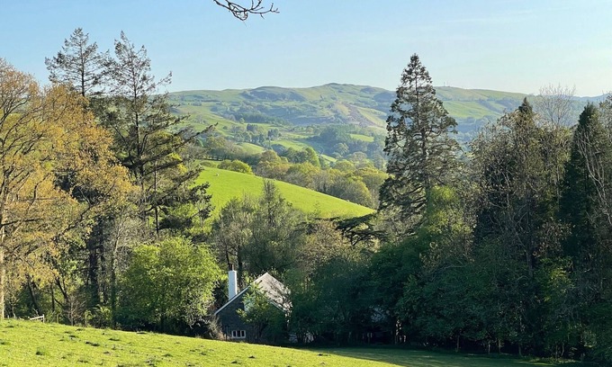 Machynlleth Cottage | Idyllic Cottage Near Mountain Trails and Scenic Beaches
