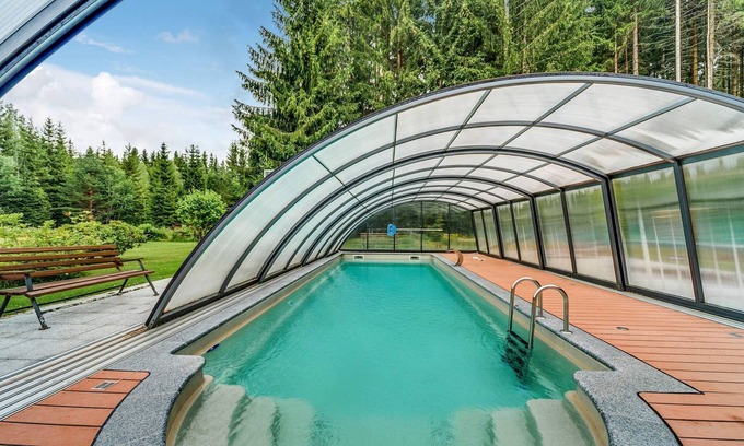Jagersgrun House | Idyllic Holiday Home with Pool and Spa in Jägersgrün