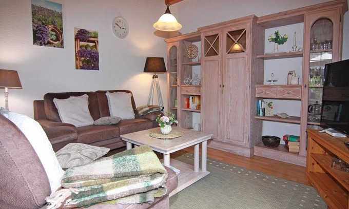 Kritzmow House | Tranquil Holiday Home in Kritzmow with Garden and Ocean View