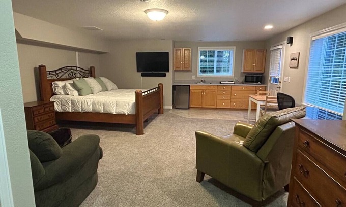Eugene Apartment | Tranquil Studio Near Town - Minutes from U of O!