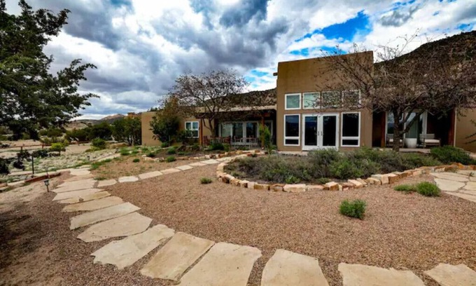 Ojo Caliente Apartment | Relaxing Suite in Desert Inn: Pet-Friendly King Room