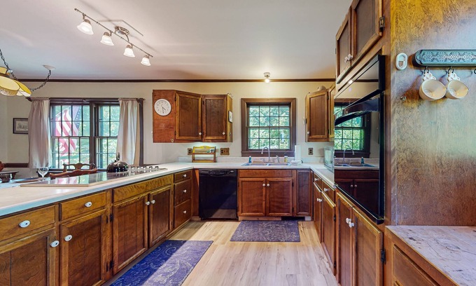 Castine Cottage | Serene Waterfront Cottage with Deck & Gorgeous Views