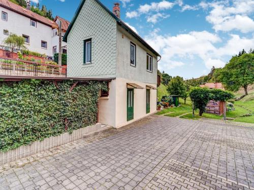 Schleusegrund House | Charming Holiday Home with Garden - Kid-Friendly Retreat