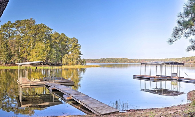 Tignall Cabin | Tranquil Tignall Cabin: Spa Retreat on Strom Thurmond Lake