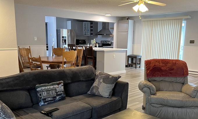 Fife House | Tranquil Escape: 10/10 Rated Near Tacoma Dome!