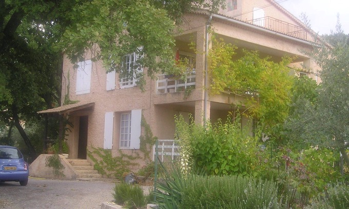 L'Escale Villa | Serene Villa Retreat in Picturesque Provence Village