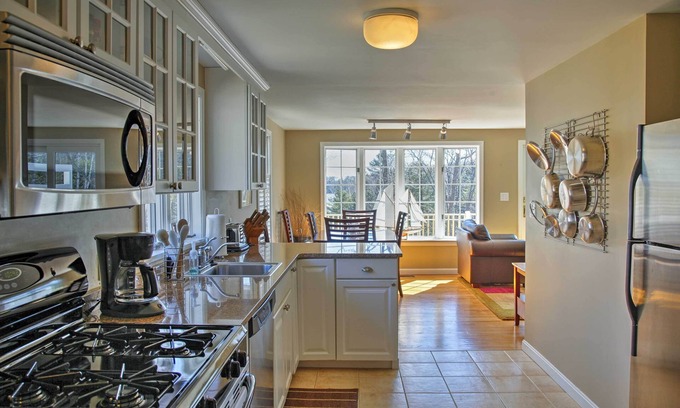 Freeport Apartment | Tranquil Waterfront Apartment with Pool Near Portland