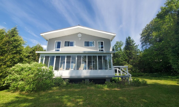 Algoma District Cottage | Tranquil Waterfront Cottage Steps from the Beach