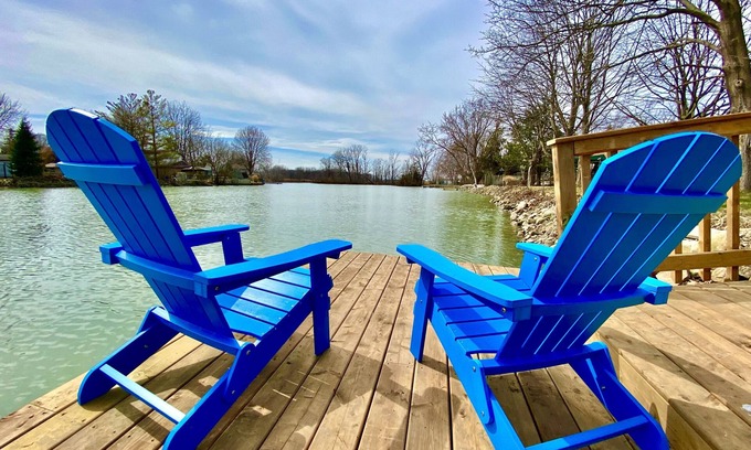 Kingsville Cottage | Waterfront Retreat at Creekside Cottage: Kayaks & Pet Friendly