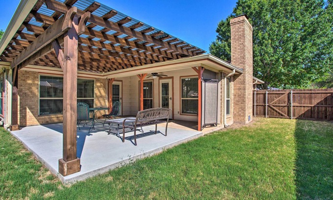 Waxahachie House | Serene Waxahachie Home with Private Backyard & Spa Amenities
