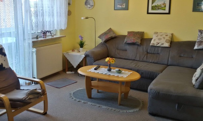 Westerdeichstrich Apartment | Tranquil Apartment with Pool & Ocean View near North Sea Spa