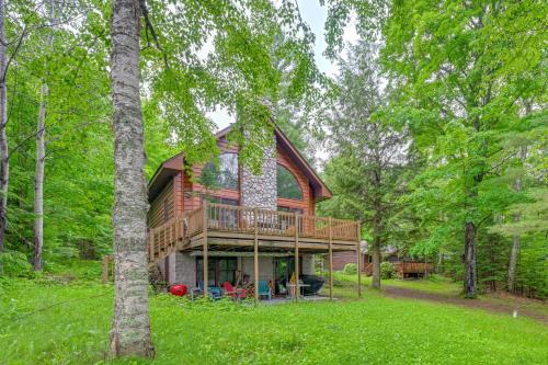 Lac du Flambeau House | Relaxing White Sand Lake House with Child-Friendly Amenities