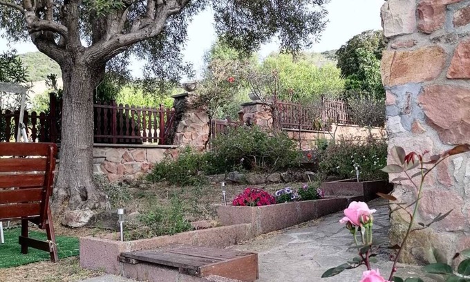 Lu Lioni Villa | Tranquil Retreat: Embrace Nature Close to the City