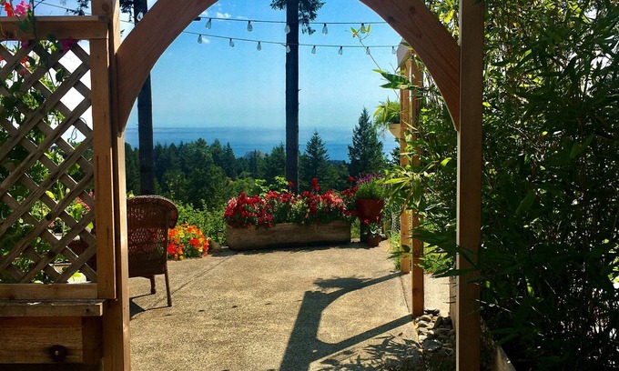 Brookings Cottage | Serene Hilltop Cottage with Breathtaking Ocean Views