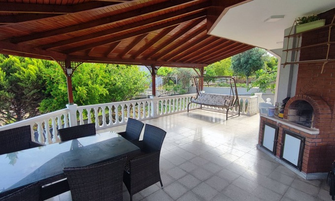 Iskenderun Villa | Tranquil Villa in the Heart of the City with Pool & Pet Friendly