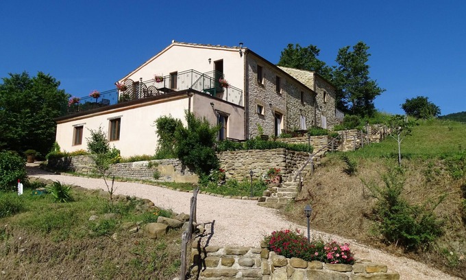 Monterosso Apartment | Serenity Awaits at Cottage ‘L'Aria’ in Le Marche, Italy