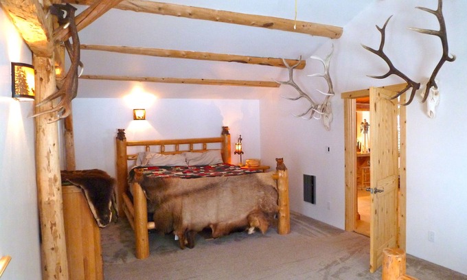 Swan Lake Cabin | Cozy Mountain Cottage: Pet-Friendly & Family-Ready Retreat
