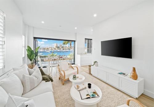 Elizabeth Bay Apartment | Family-Friendly Getaway at Peach at Palm View Collective