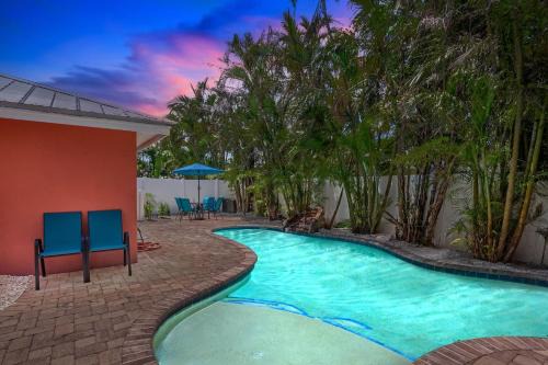 Holmes Beach House | Escape to Peach Bellini: Oceanfront Paradise for Families