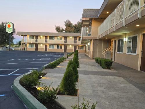 Linda Hotel | Family-Friendly Peach City Inn in Marysville/Yuba City