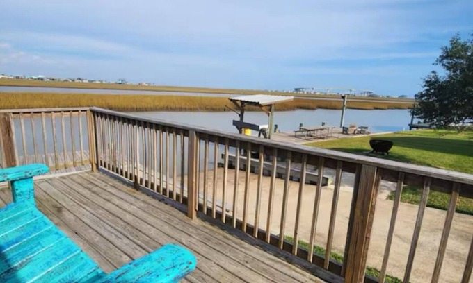 Cedar Lane Cottage | Peach House close to ICW & Sargent beach