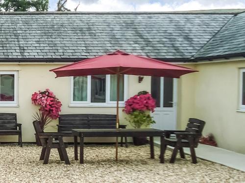 Winterbourne Abbas House | Discover Peach Tree Cottage: Perfect for Family Getaways