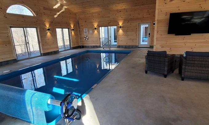 Logan Cabin | Experience Peach Tree Lodge with Indoor Saltwater Pool