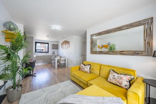 Sudbury Apartment | Family-Friendly Stay at Peacock Energy Wembley, Rated 9.8/10