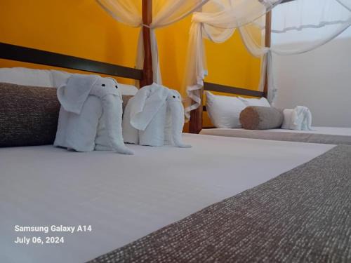 Pallebedda Hotel | Inviting Peacock Riverside: Guest Rated 9/10 with Breakfast