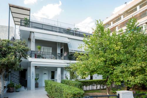 Moschato-Tavros Apartment | Guest Rated: 9.8 at Peacock's Terrace, Perfect for Families