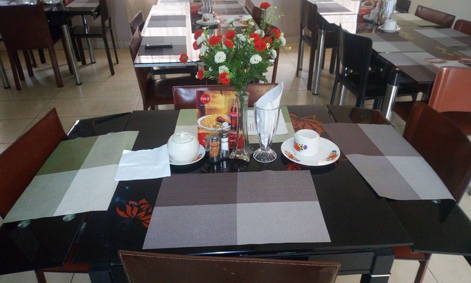 Ibadan Hotel | Guest Rated 10/10 at Peak Court Hotels with Family Amenities