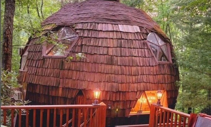 Grassy Creek Cabin | Unforgettable Geodesic Dome Getaway with Hot Tub & Lake Views