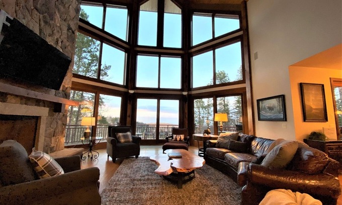 Lead Cabin | Peak1 Lodge: Spacious 5BR Retreat with Hot Tub & Spa