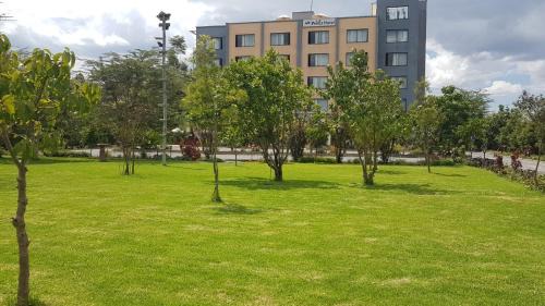 Nanyuki Hotel | Discover Peaks Hotel Nanyuki: Pool, Spa & Ocean Views