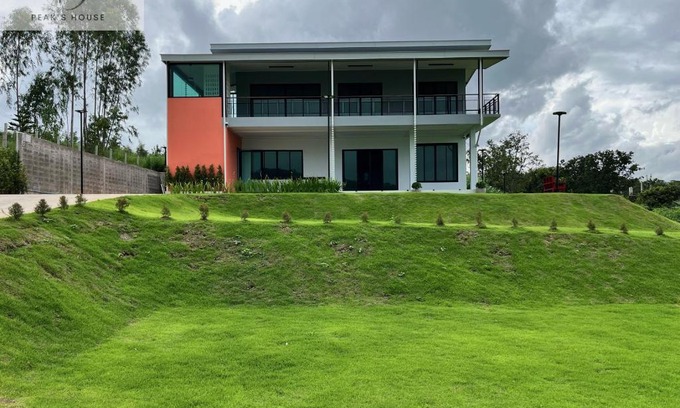 Khaem Son House | Budget-Friendly Stay at Peak’s House with Breakfast Included
