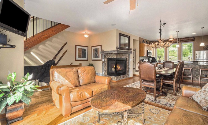 Rendezvous Cabin | Peaks + Pines + Playtime | Your Iconic Retreat