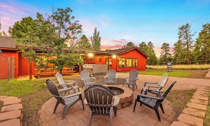 Flagstaff House | Exceptional 5-Bedroom Retreat with Spa and Hot Tub in Flagstaff