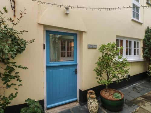 Appledore House | Discover Pear Tree Cottage: Pet-Friendly Family Retreat