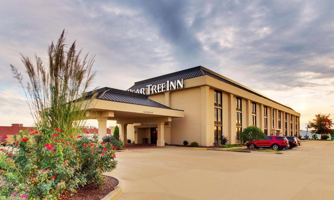 Cape Girardeau Hotel | Cozy Pear Tree Inn Cape Girardeau West - Pet Friendly Stay