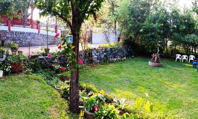 Kotagiri Hotel | Experience Comfort at Pear Tree Inn with Family-Friendly Amenities