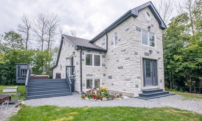 Georgina House | Experience Pearl by Lake Simcoe with Spa & Lake Views