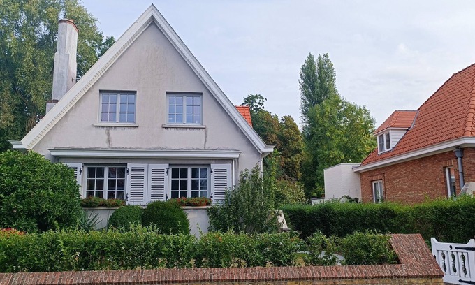 Historical Center Bruges House | Discover Pearl: Poolside Retreat in the Heart of Bruges