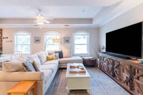Bluffton House | Discover Pearl of the Promenade: Pet-Friendly Retreat
