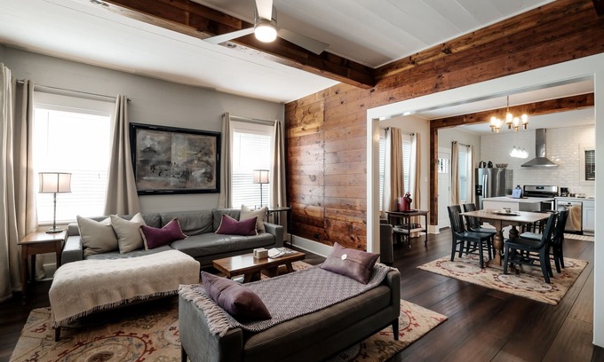 Tobin Hill House | Prime Location: Pearl Place Near Riverwalk & Family-Friendly